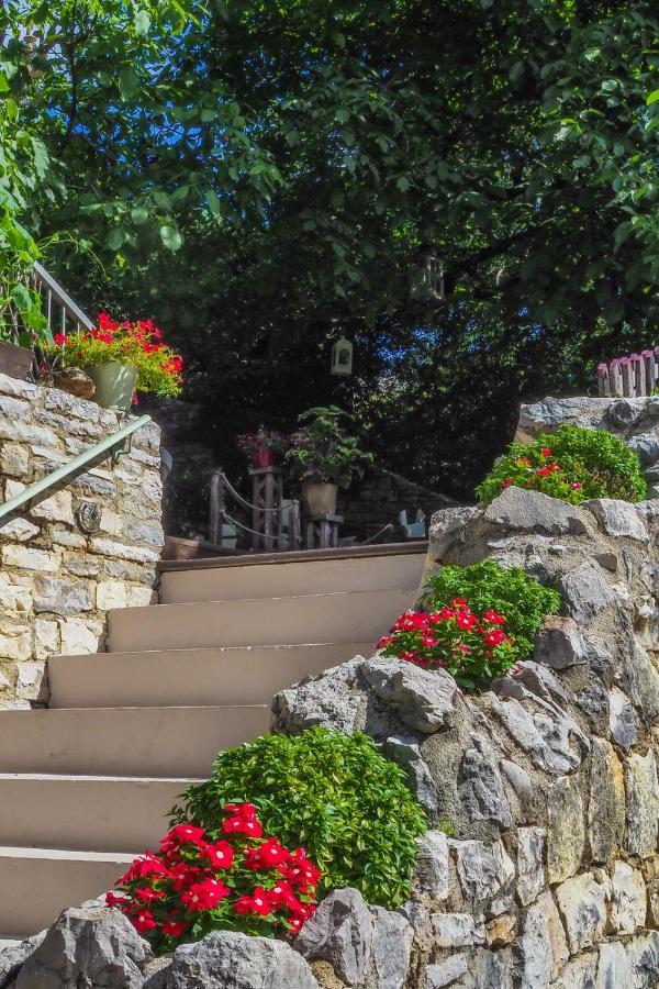 Vikos Hotel Monodendri Exterior foto